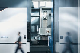 Anlagen- und Maschinenbau: CNC-Maschine mit Werkstück 