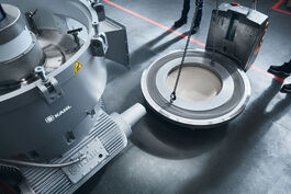 Anlagen- und Maschinenbau: Montage einer Pelletpresse, Matritze auf Hubwagen 