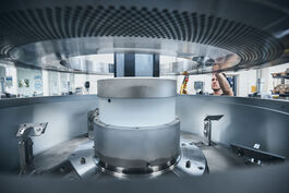 Anlagen- und Maschinenbau: Montage einer Pelletpresse, Einsetzen der Matritze 