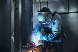 Anlagen- und Maschinenbau: Schweißen am Trocknermodul 