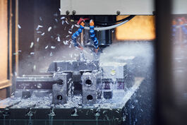 Metallverarbeitung: Werkstück-Anarbeitung mit CNC-Maschine, Bohren 