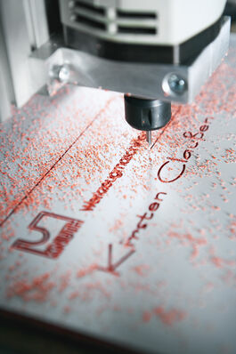 Werkzeugmaschinen: Tischfräs- und Gravieranlage, Gravieren 