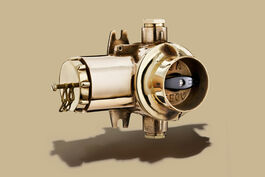 Licht- und Elektrotechnik: HNA-Steckdose mit Schalter, Messing poliert 