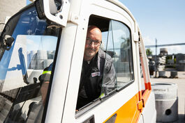 Baustoffe: Staplerfahrer, Portrait 
