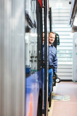 Fahrzeugtechnik: Kfz-Mechatroniker in der Werkstatt 