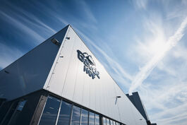 Lebensmittelwirtschaft: Lager und Mühle von außen 