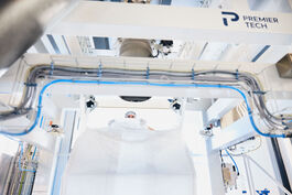 Lebensmittelwirtschaft: Mitarbeiter an Absackanlage mit Big Bag 