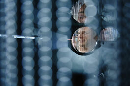 Messtechnik: Mitarbeiter hinter Messgerät, Mood 