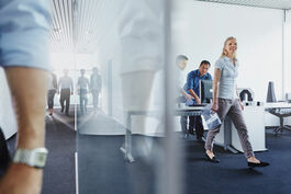 Messtechnik: Team im Büro 